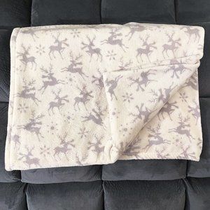 Luxe Throw - White with Grey Reindeer - 50x60